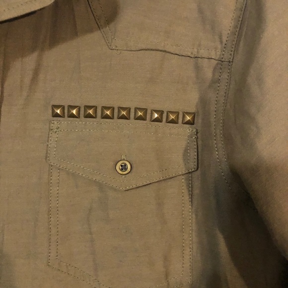 Men’s Army Green Button Down. - Picture 2 of 3